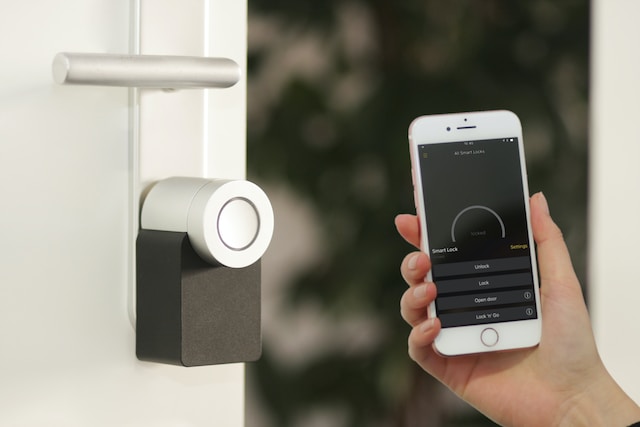 Smart lock that is controlled from a phone.