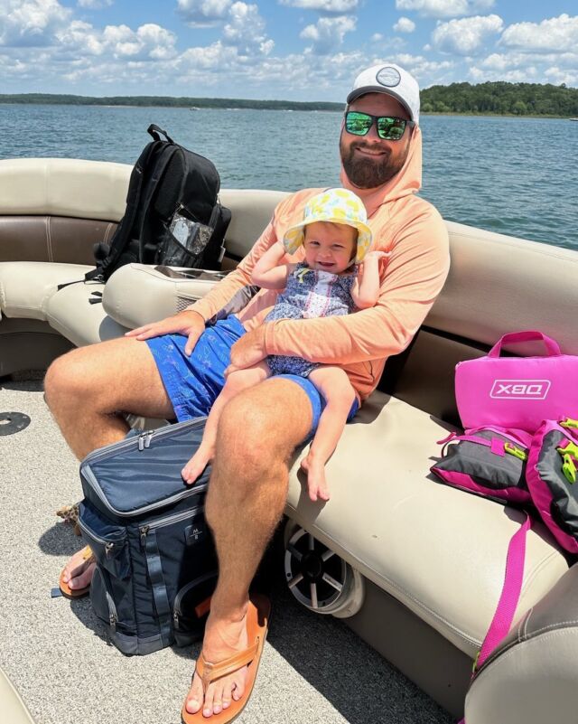 Daddy’s Girl 👧 
.
.
.
#kids #daddy #daughter #boating #vacation #marriedwithchildren #diana #baby #toddler #family #love #summer #sundaze