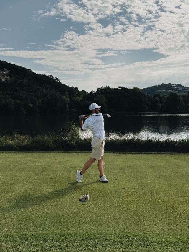 Best strike of the year @austincountryclubatx 
.
.
.
#golf #austin #texas #golfing #golfer #swing #nature #lakeaustin #atx #local #countryclub #countryclubs #dream #golfdreams